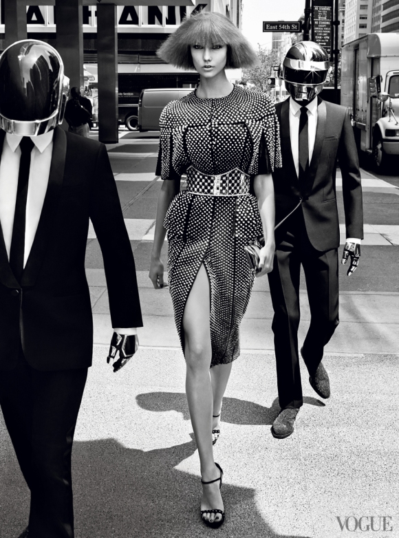 Karlie Kloss e Daft Punk por Craig McDean para a Vogue US agosto 2013