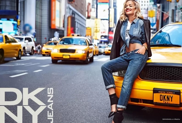 Rita Ora por Lachlan Bailey para DKNY resort 2014